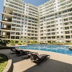 Comfy 2Br Apartment At Gateway Pasteur By Travelio
